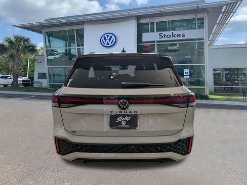 New 2026 Volkswagen Tiguan SE R-Line FWD image 5