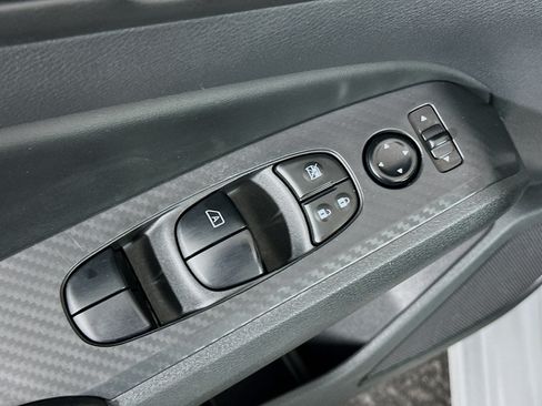 Used 2025 Nissan Altima 2.5 SV FWD image 15