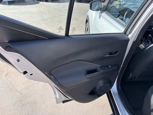 Used 2019 Nissan Kicks FWD image 16