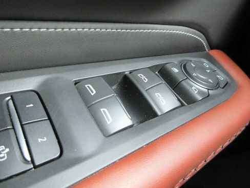 Certified 2023 GMC Yukon Denali Ultimate AWD/4WD image 36