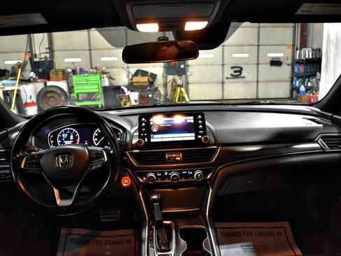 Used 2018 Honda Accord Sport image 14