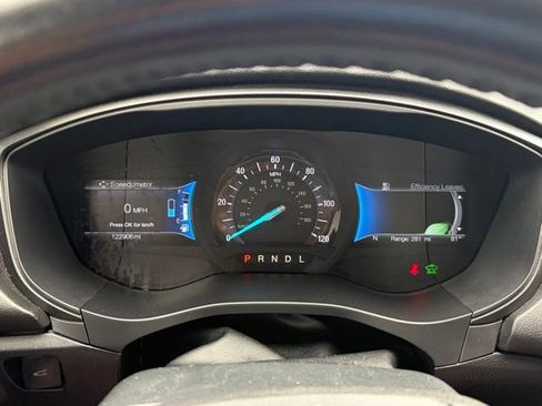 Used 2018 Ford Fusion SE w/ Equipment Group 601A FWD image 18