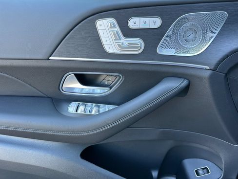 New 2026 Mercedes-Benz GLS 580 4MATIC image 11
