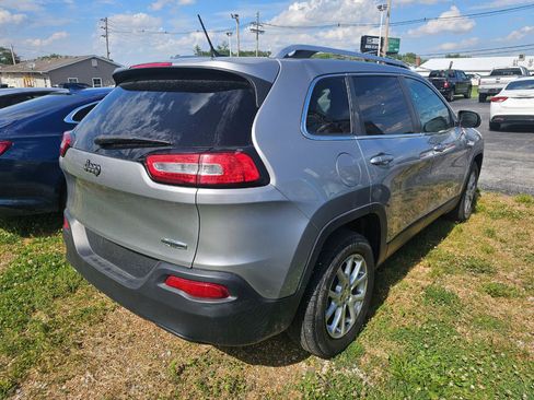 Used 2014 Jeep Cherokee Latitude w/ Cold Weather Group FWD image 2
