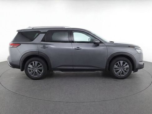 Used 2025 Nissan Pathfinder SV FWD image 8