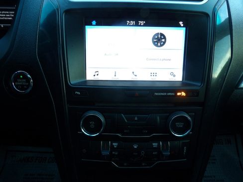 Used 2017 Ford Explorer XLT w/ Equipment Group 202A image 26