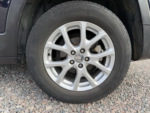 Used 2014 Jeep Cherokee Sport image 6