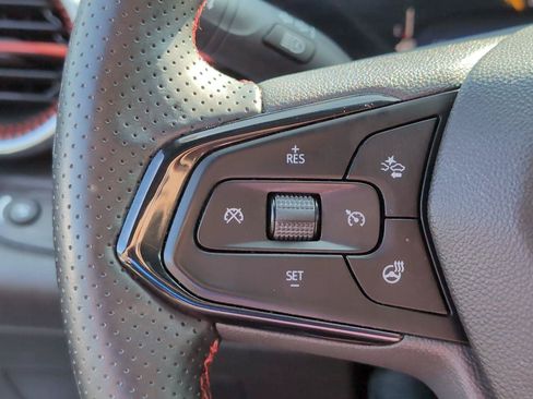 Used 2025 Chevrolet Trax RS w/ Sunroof Package FWD image 29