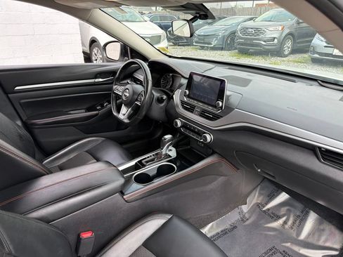 Used 2024 Nissan Altima 2.5 SR FWD image 12