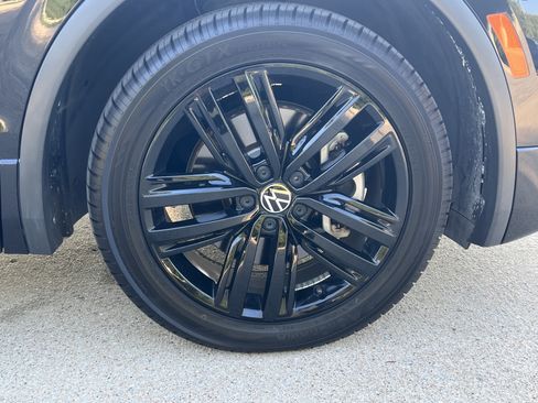Used 2022 Volkswagen Tiguan SE R-Line FWD image 9