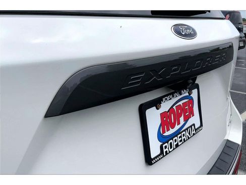 Used 2022 Ford Explorer XLT w/ Equipment Group 202A AWD/4WD image 32