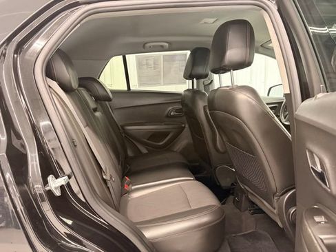 Used 2021 Chevrolet Trax LT AWD/4WD image 9