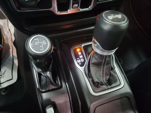 Certified 2024 Jeep Wrangler Unlimited Sahara AWD/4WD image 38