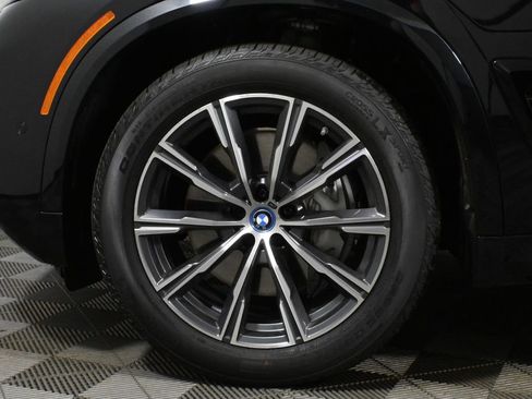 Used 2025 BMW X5 xDrive50e w/ M Sport Package image 12
