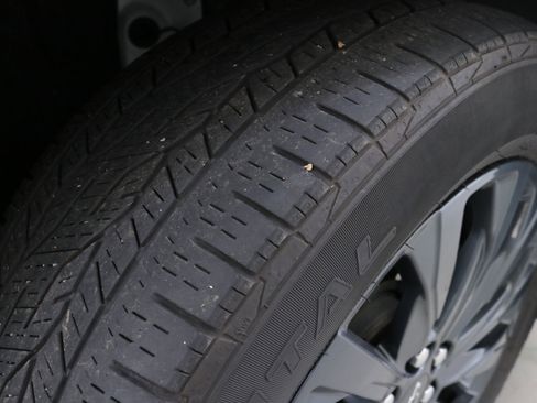 Used 2023 Chevrolet Traverse RS image 35