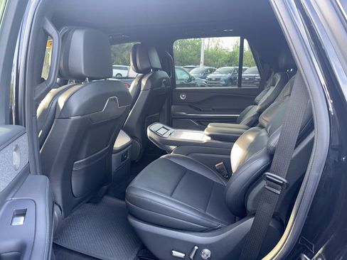 Used 2025 Lincoln Navigator Reserve w/ Jet Appearance Package image 5