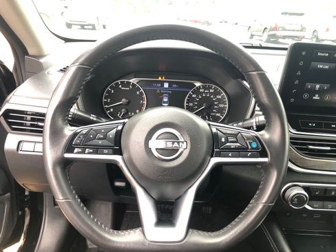 Used 2023 Nissan Altima 2.5 SV w/ SV Premium Package AWD/4WD image 9