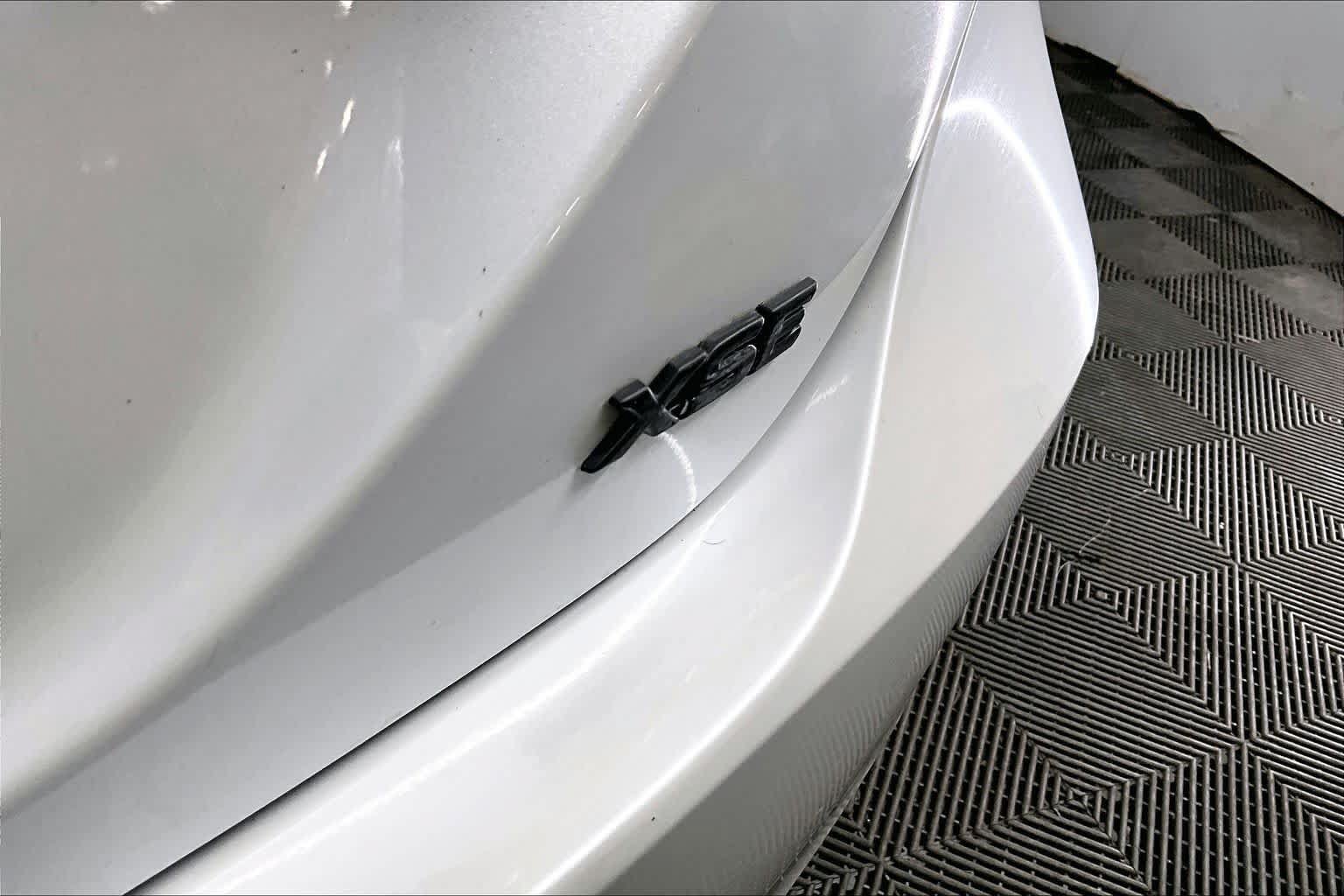 Used 2019 Toyota Camry XSE w/ Navigation Package FWD image 10