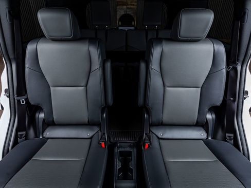 Used 2025 Lexus GX 550 w/ Accessory Package (Z1) image 35