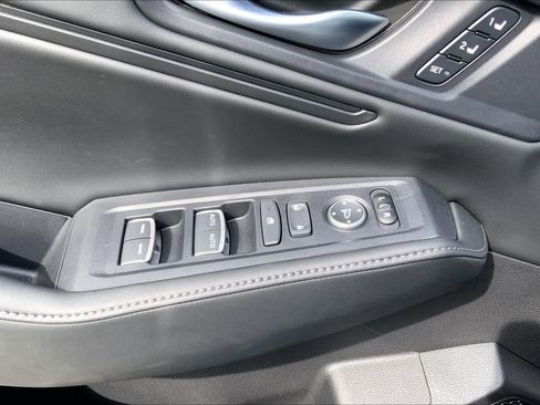 Used 2025 Honda Accord Sport image 32