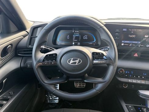 Certified 2025 Hyundai Elantra Sport image 17
