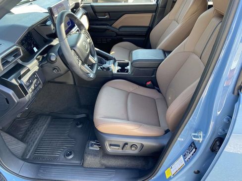 Used 2026 Toyota 4Runner Limited AWD/4WD image 17