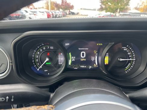 Used 2024 Jeep Wrangler Unlimited Sahara image 24