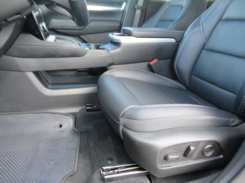 Used 2025 GMC Terrain Elevation w/ Elevation Premium Package image 17