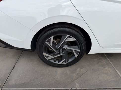 Used 2025 Hyundai Elantra Limited FWD image 15