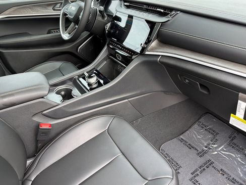 New 2026 Jeep Grand Cherokee L Limited w/ Limited Altitude Package AWD/4WD image 15