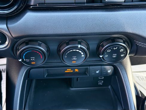 Used 2024 MAZDA MX-5 Miata Club image 31