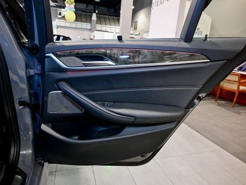 Used 2021 BMW 530i xDrive w/ Executive Package image 19