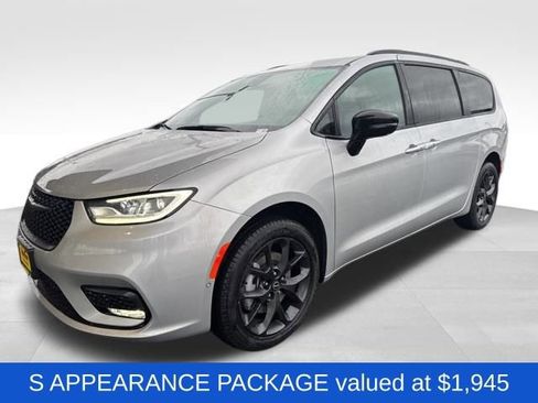 New 2026 Chrysler Pacifica Select w/ S Appearance Package AWD/4WD image 3