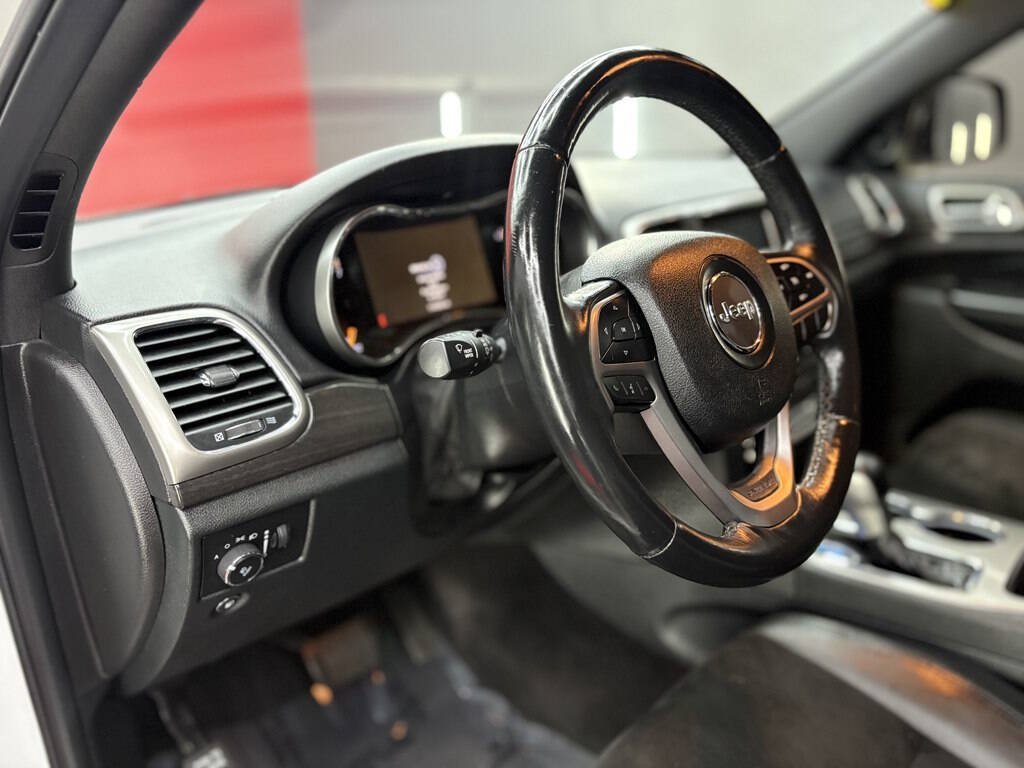 Used 2018 Jeep Grand Cherokee Altitude AWD/4WD image 15