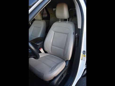 Used 2021 Ford Explorer XLT w/ Equipment Group 202A image 17