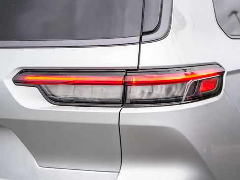 New 2026 Jeep Grand Cherokee L 4WD image 9