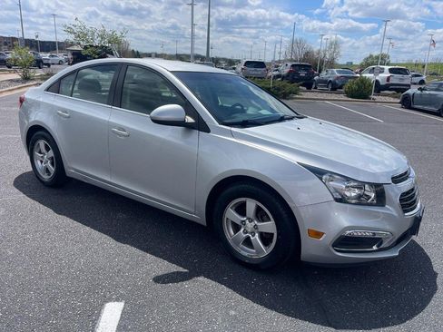 Used 2016 Chevrolet Cruze LT FWD image 2