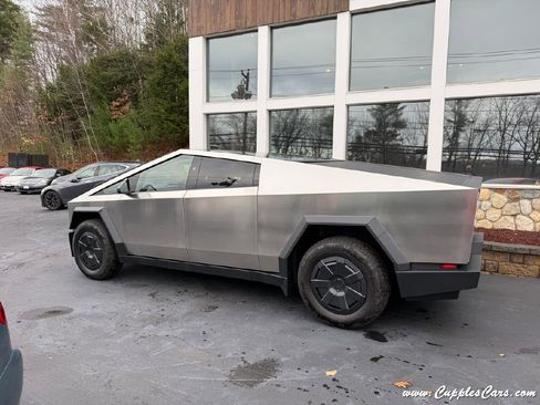 Used 2025 Tesla Cybertruck AWD Crew Cab image 2