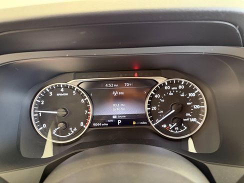 Used 2024 Nissan Pathfinder S image 9