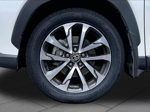 Certified 2023 Toyota Corolla Cross XLE w/ Convenience Package FWD image 10