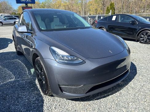 Used 2023 Tesla Model Y Long Range image 2