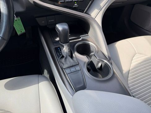 Used 2022 Toyota Camry SE image 16