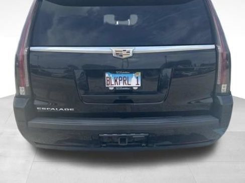 Used 2016 Cadillac Escalade Luxury AWD/4WD image 9