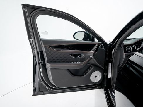 New 2025 Bentley Flying Spur Plug-In Hybrid image 10