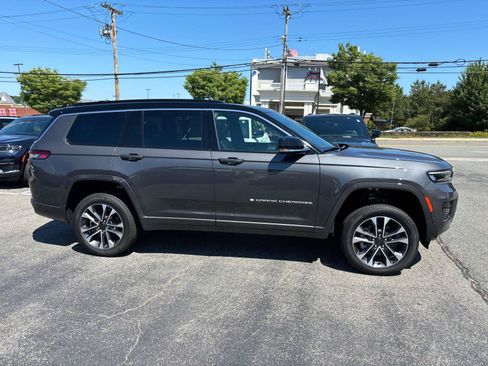 Used 2024 Jeep Grand Cherokee L Overland AWD/4WD image 2