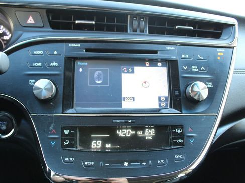 Used 2017 Toyota Avalon XLE Premium w/ Preferred Accessory Package FWD image 18
