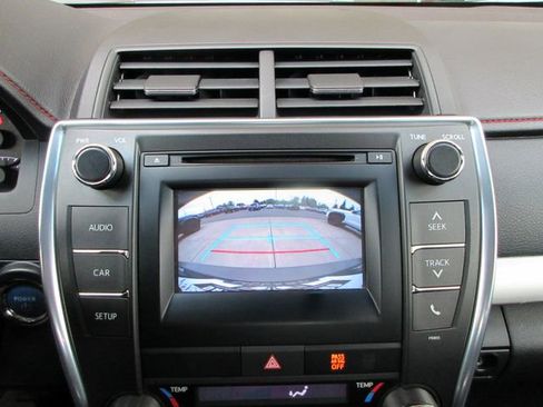 Used 2015 Toyota Camry SE FWD image 13