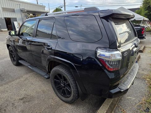 Used 2021 Toyota 4Runner SR5 Premium w/ Moonroof Package RWD image 3