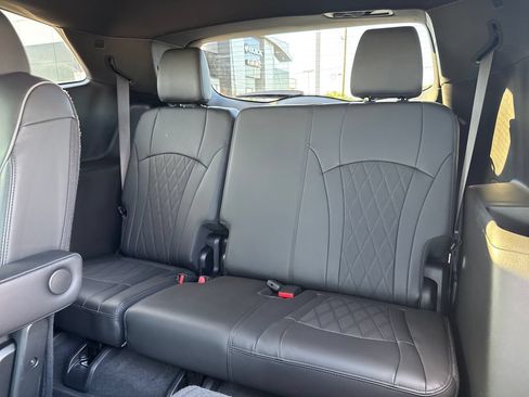 Certified 2024 Buick Enclave Avenir AWD/4WD image 39