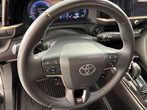 Used 2025 Toyota Crown AWD/4WD image 29